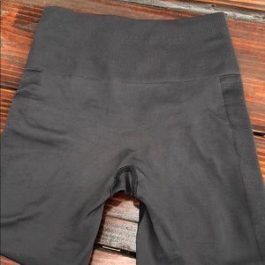 DARK GREY LULULEMON TIGHTS